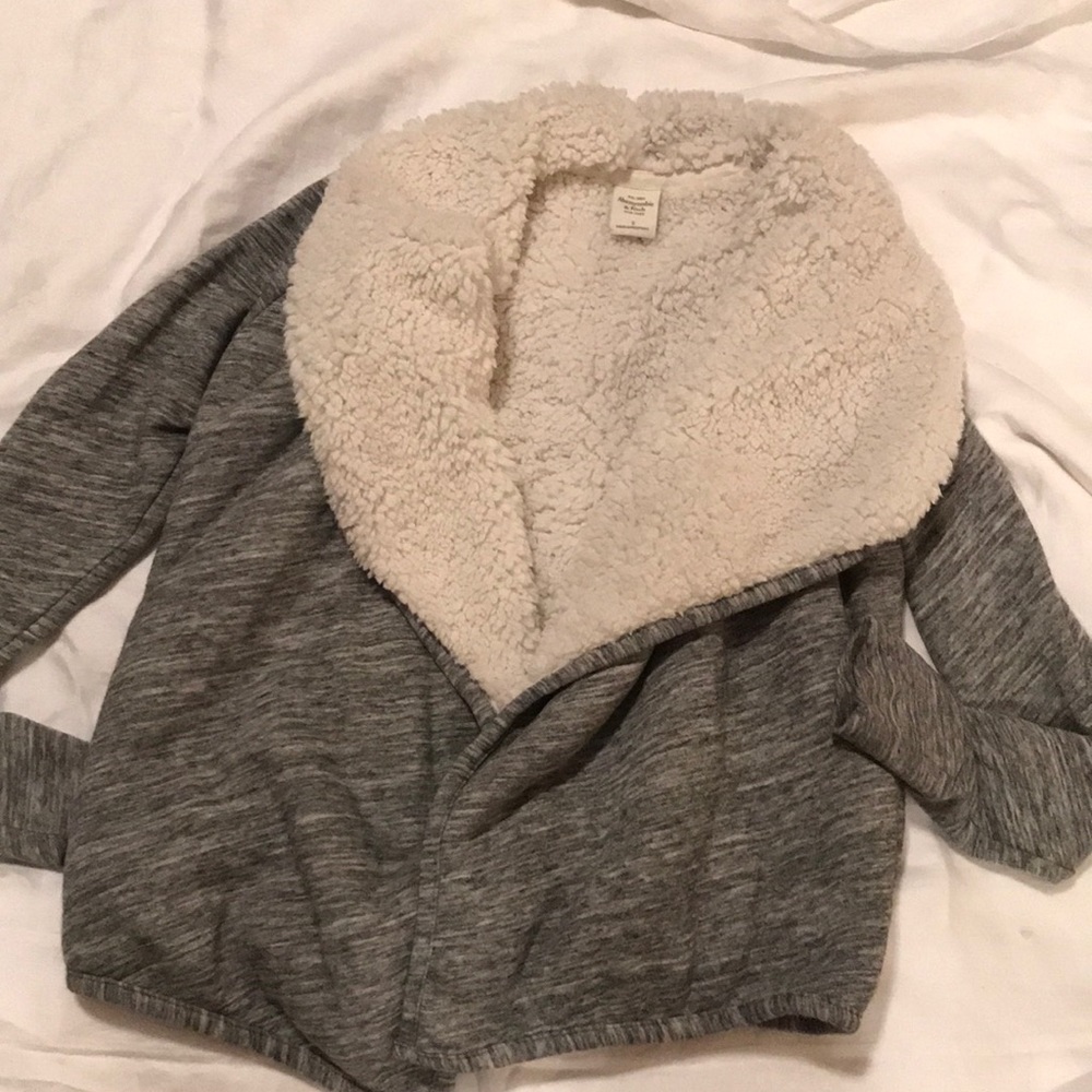 Abercrombie & Fitch sweatshirt/Sherpa lined jacket
